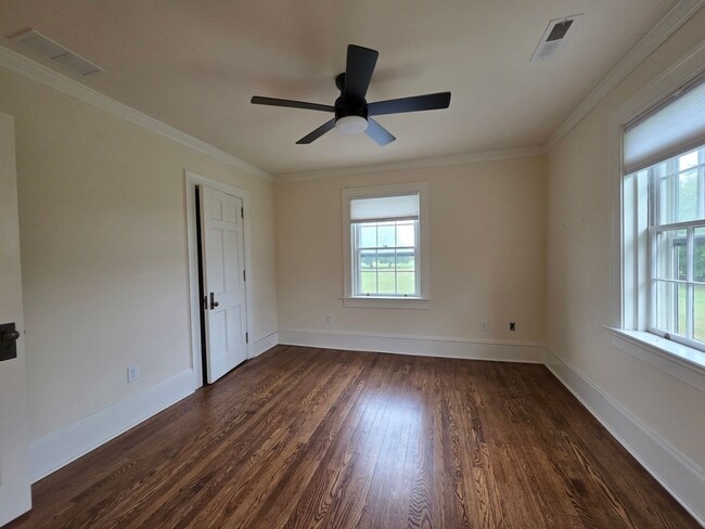 Building Photo - Delaware City Alert!! 2 bed 2 full baths Townhome available