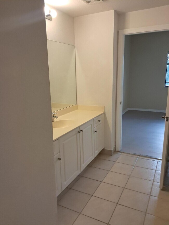 Building Photo - 2807 Veronia Dr