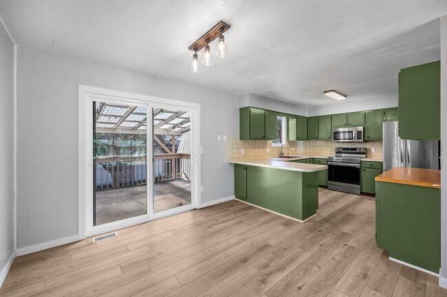 Building Photo - 111 S Ridgewood Dr