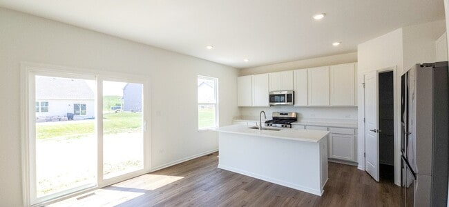 Building Photo - 8487 Redmond St