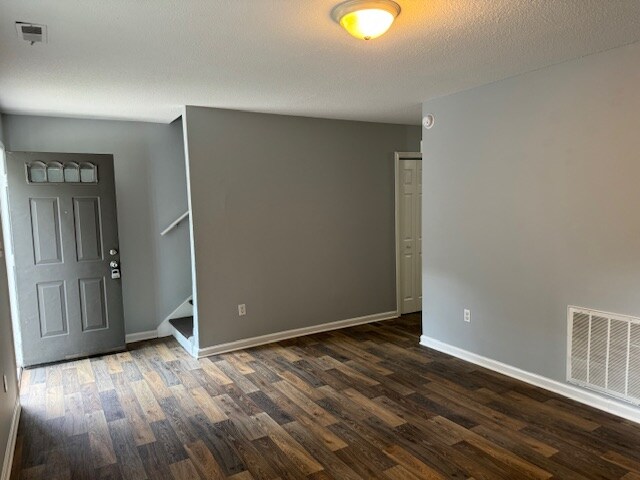 Building Photo - 109 Carriage Pl