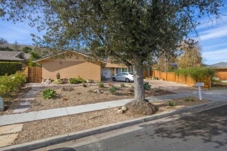 Building Photo - Thousand Oaks - One bedroom