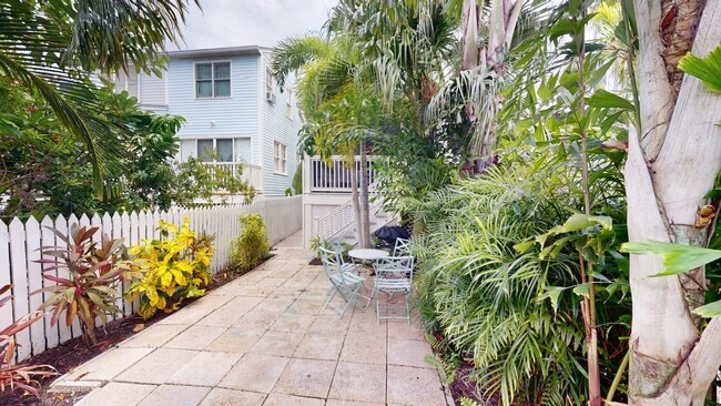Building Photo - $3,800/mo - Furnished 2-Bed/1.5-Bath Townh...