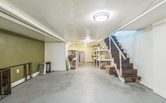 Building Photo - 1124 W Nevada St