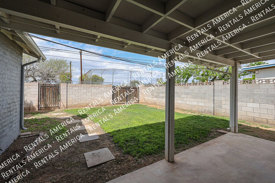 Building Photo - 12648 N 32nd Ave