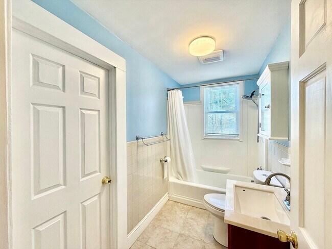 Building Photo - 12 Hall Pl