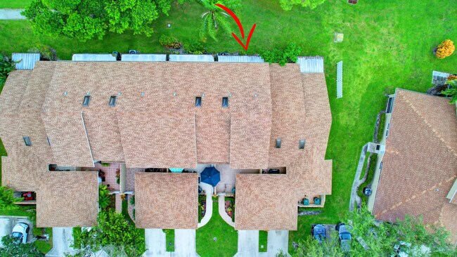 Building Photo - 1105 Maplewood Dr