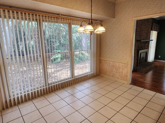 Building Photo - **AVAILABLE IN JUNE ** Landings Executive 3 Bedroom home