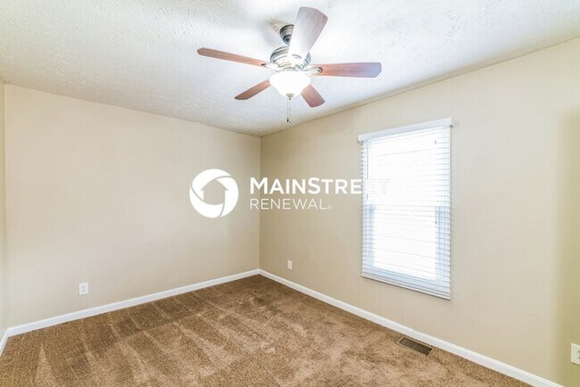 Building Photo - 3 Bedroom Pet-Friendly Home in Louisville, KY with Main Street Renewal