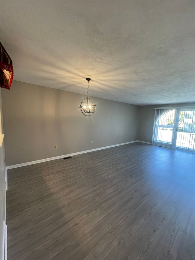 Building Photo - Baldwinsville Townhome - 2 Bedrooms 1.5 ba...