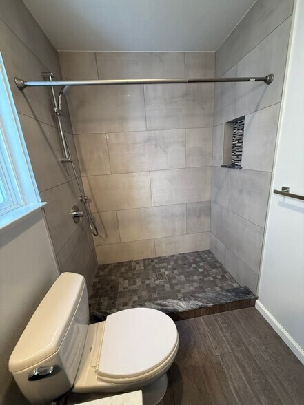Building Photo - 409 Kirkham St