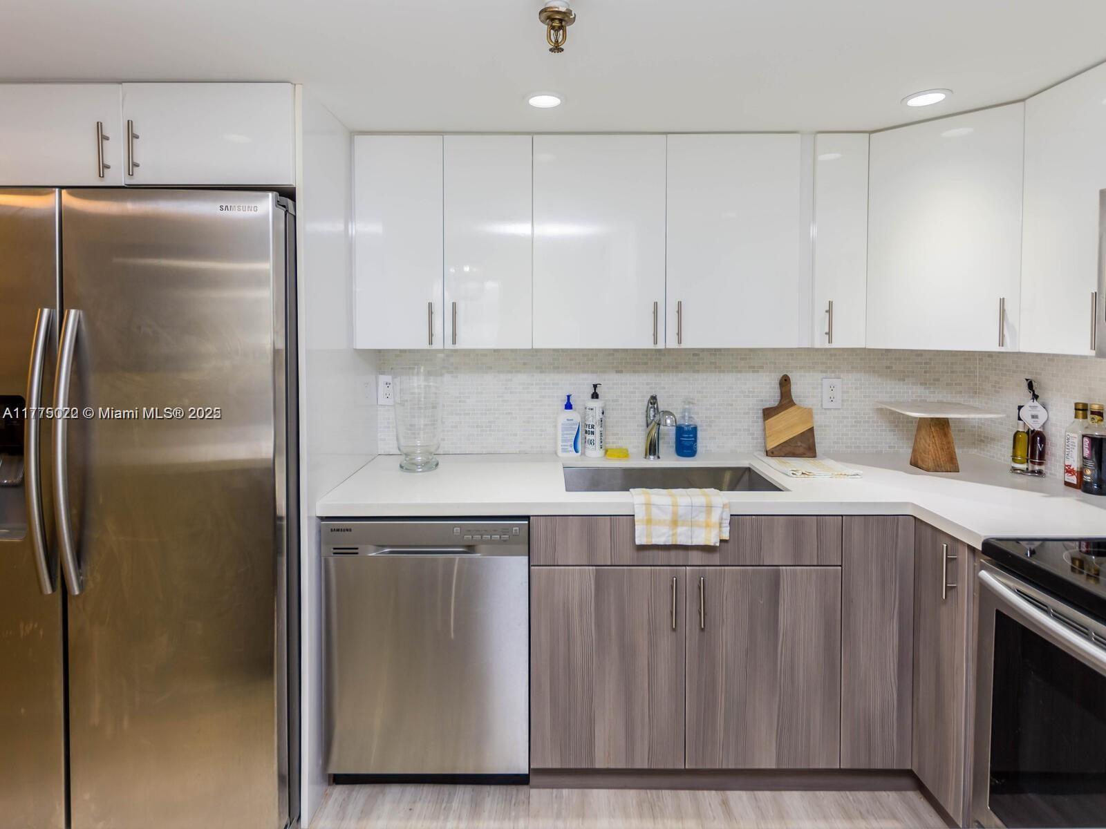 Building Photo - 2401 Collins Ave