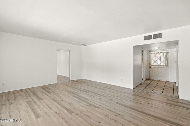 Building Photo - 6839 E Montecito Ave