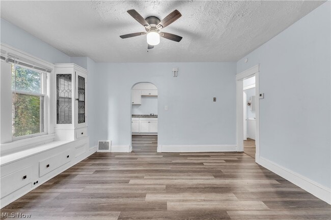Building Photo - 3209 W 92nd St