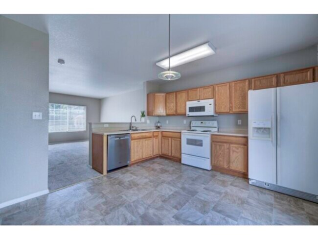 Building Photo - Single Family Home