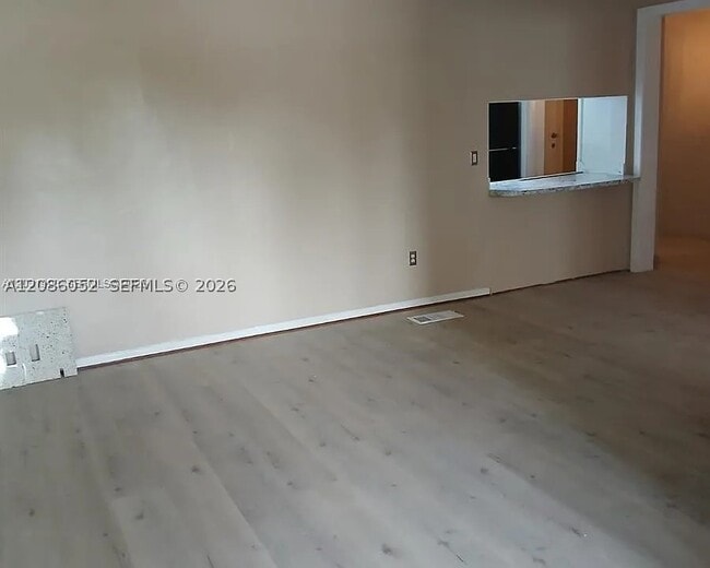 Building Photo - 1400 NE 148th St