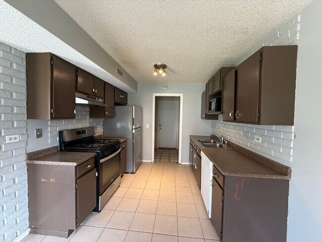 Building Photo - 4564 Whitney Dr