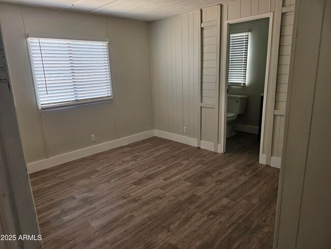 Building Photo - 1113 W Corinthian Cir