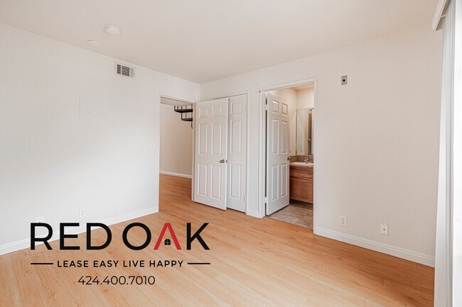 Building Photo - 4651 Cahuenga Blvd
