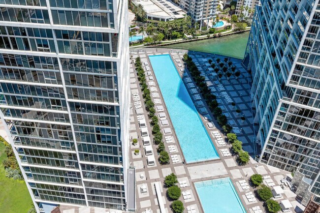 Building Photo - 485 Brickell Ave