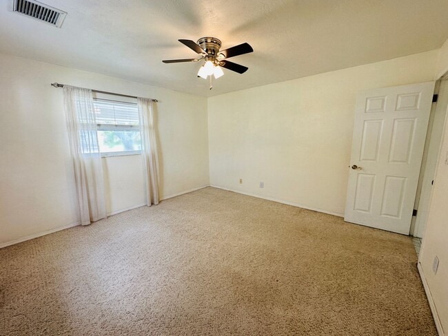 Building Photo - Spacious 2 Bedroom 2 Bathroom Seminole Home with Yard