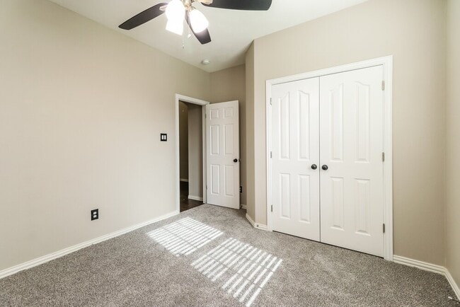 Building Photo - 5107 Light Bluff Ct