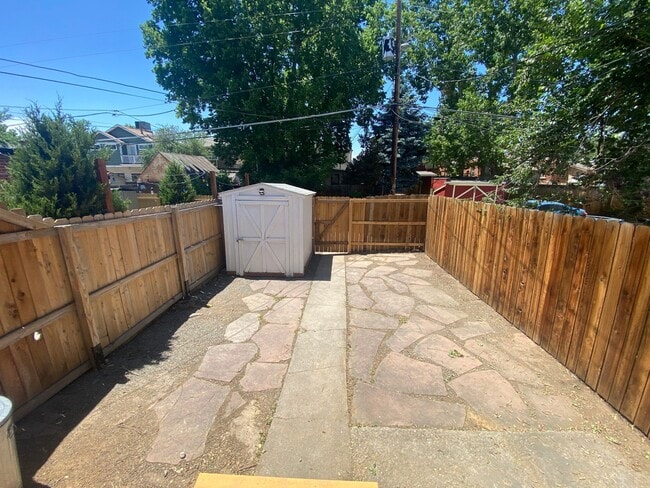 Building Photo - Beautiful 2 Bed 1 Bath Rowe Home in Washington Park Neighborhood