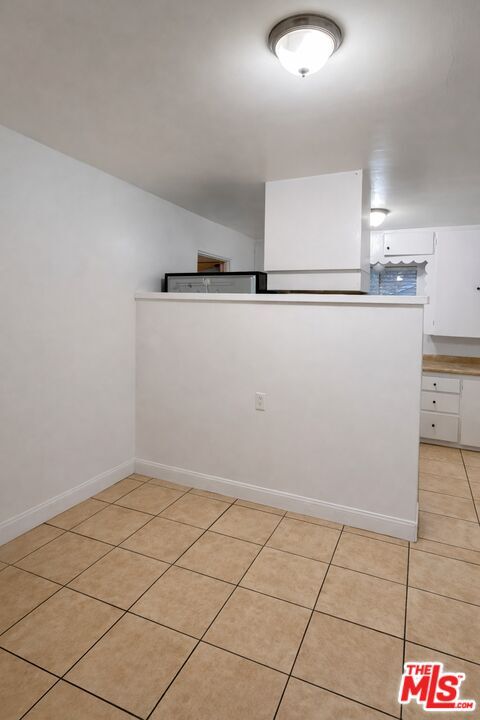 Building Photo - 993 W Hays St