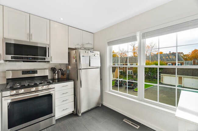 Building Photo - 136 Foxbridge Village Rd