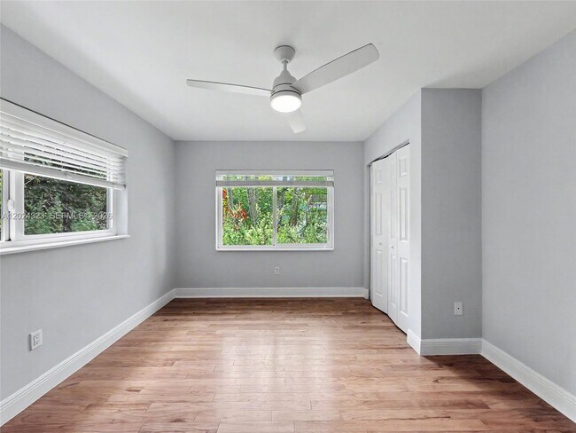 Building Photo - 7601 SW 64th Ct