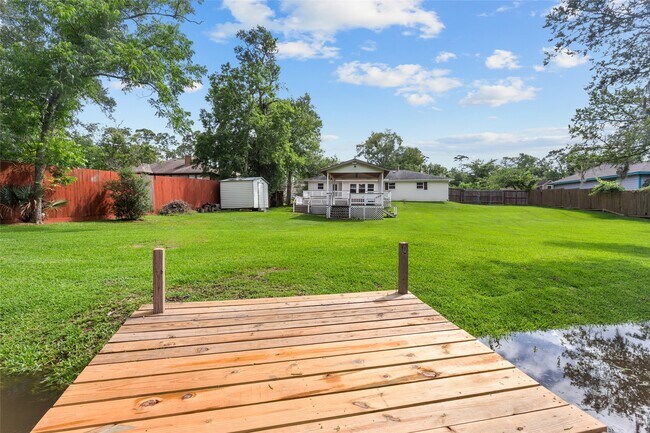Building Photo - 3310 Oak Dr