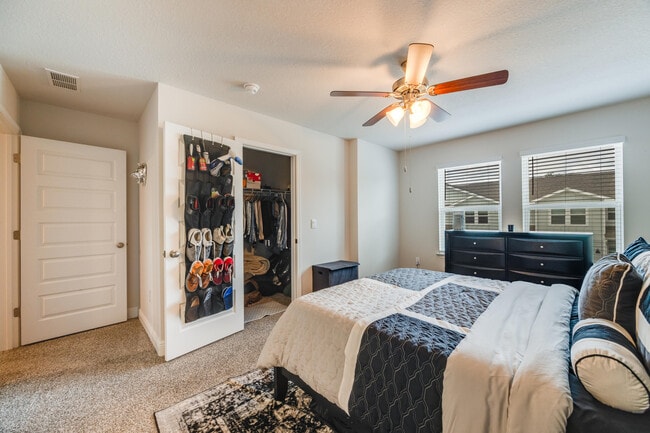 Building Photo - 1004 McLaren Cir