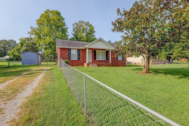 Building Photo - 204 Bob White Dr