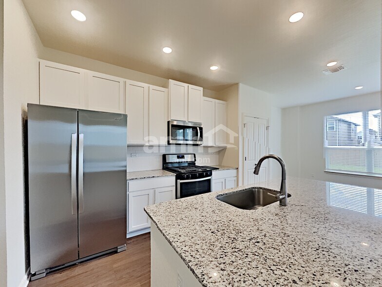 Building Photo - 2738 Meadowood Heights