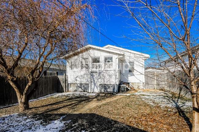 Building Photo - Fantastic 2bd/1ba home! Let yourself in!