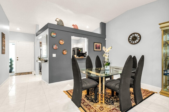 Building Photo - 18615 Breezy Palm Way
