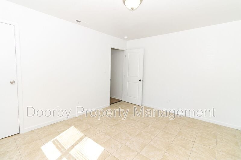 Building Photo - 850 Arlington Ave