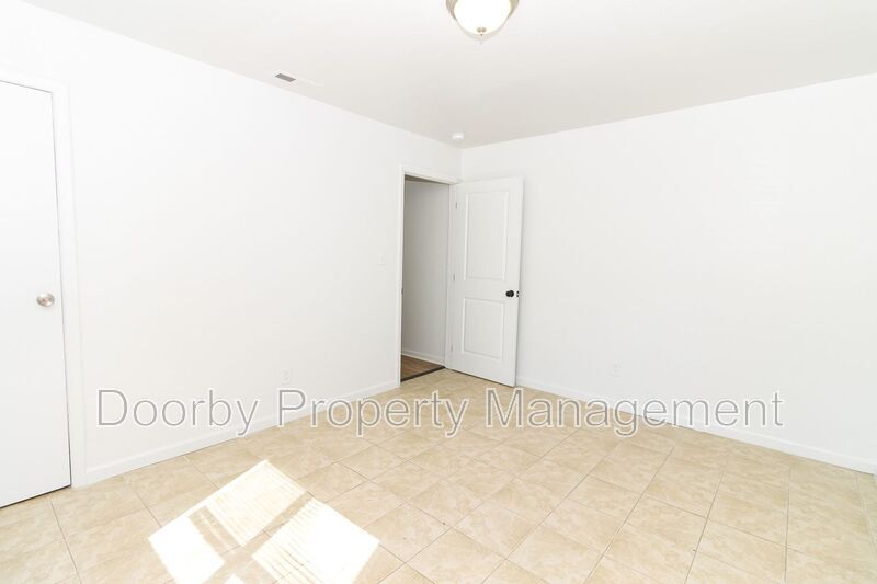 Building Photo - 850 Arlington Ave