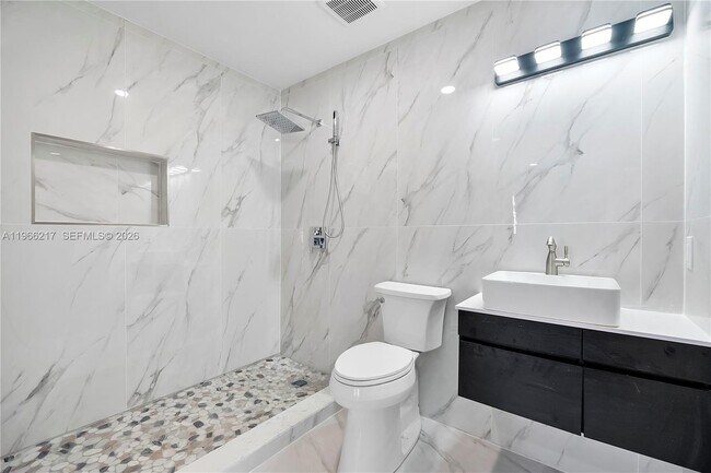 Building Photo - 4725 NW 5th Ct