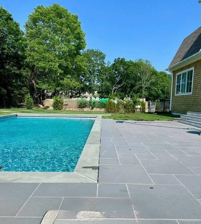 Building Photo - 14 Happy Ln