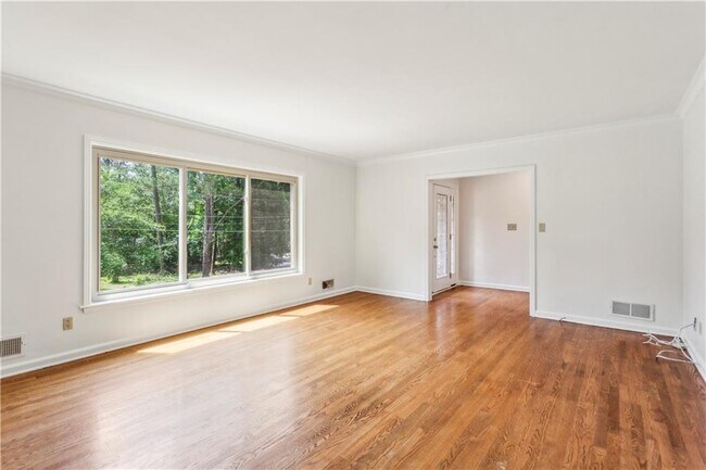 Building Photo - 3292 Ferncliff Pl NE