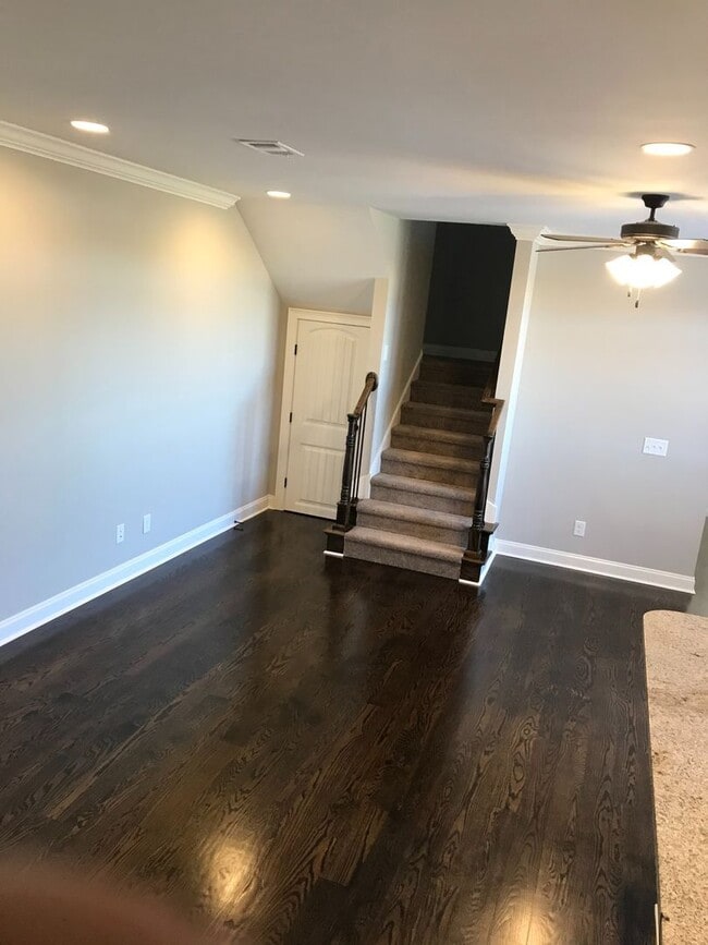 Building Photo - Townhome Available for August!