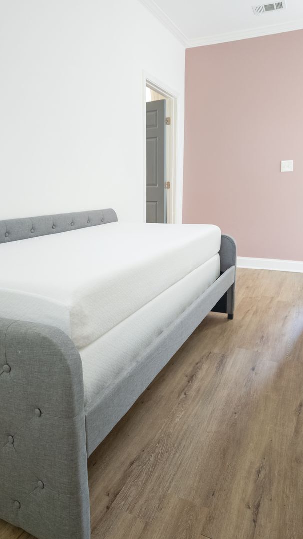 Building Photo - Spacious 4/3.5 w/ Master on Main and Fully...