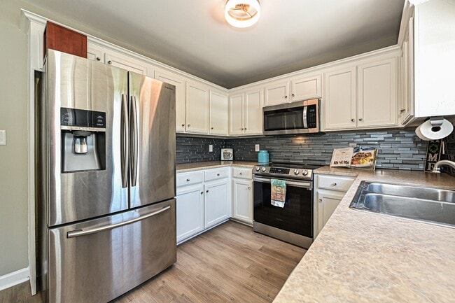 Building Photo - 3805 Cassidy Dr
