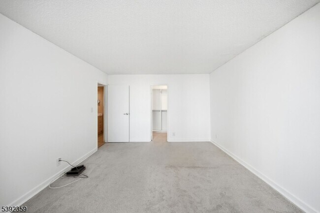 Building Photo - 300 Winston Dr