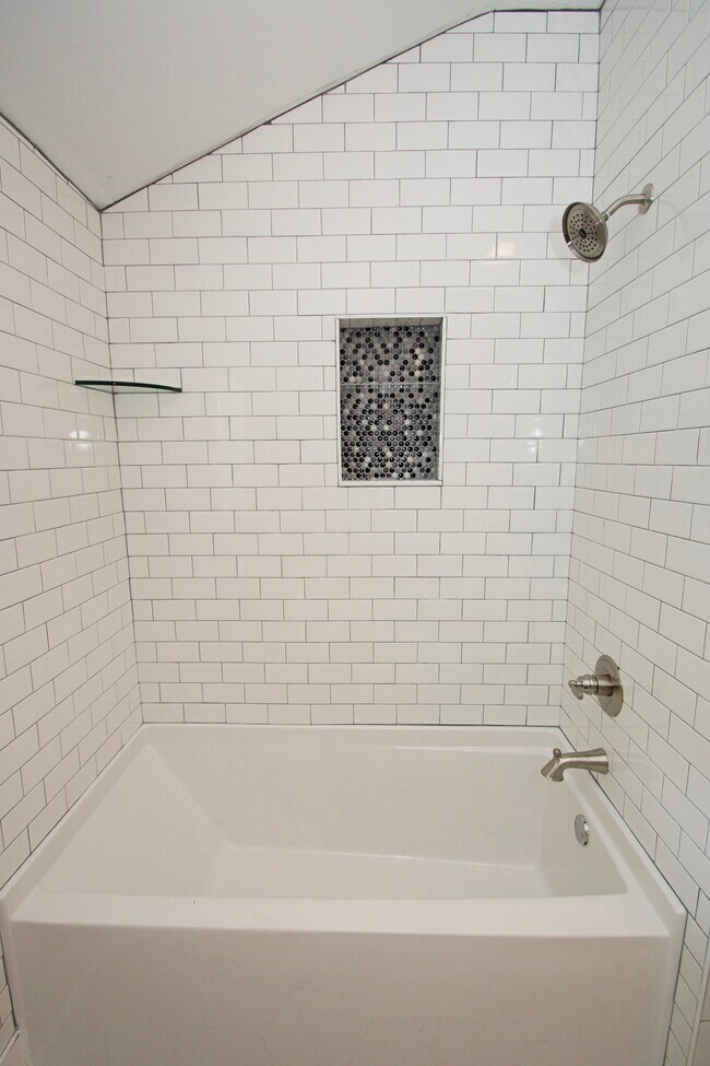 primary suite - 2404 Jefferson Ave