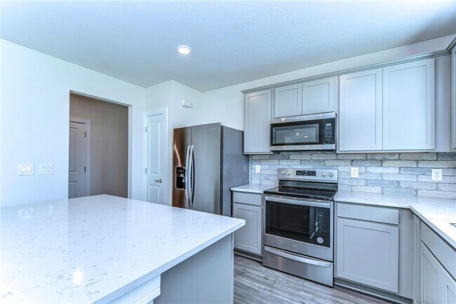 Building Photo - 30600 Thunderbird Dr