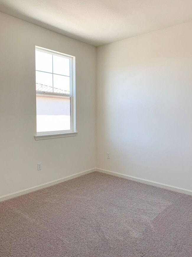 Building Photo - 2025 Built 3/2.5 in Hollister