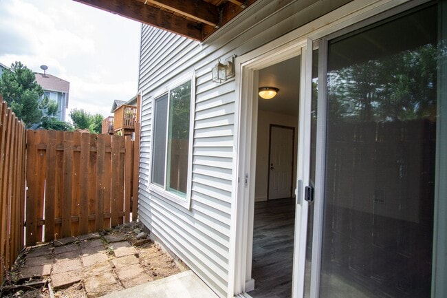 Building Photo - Garden Level 1 Bdr w/ Private Patio Ready ...