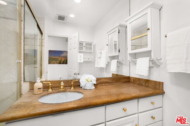 Building Photo - 2101 Ocean Ave